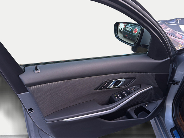 BMW Serie 3 320e color Gris. Año 2024. 150KW(204CV). Híbrido Electro/Gasolina. En concesionario Ilbira Motor | Granada de Granada