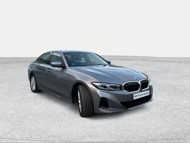 BMW Serie 3 320e color Gris. Año 2024. 150KW(204CV). Híbrido Electro/Gasolina. En concesionario Ilbira Motor | Granada de Granada