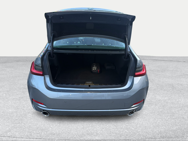 BMW Serie 3 320e color Gris. Año 2024. 150KW(204CV). Híbrido Electro/Gasolina. En concesionario Ilbira Motor | Granada de Granada