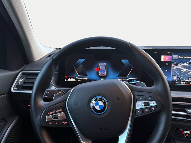 BMW Serie 3 320e color Gris. Año 2024. 150KW(204CV). Híbrido Electro/Gasolina. En concesionario Ilbira Motor | Granada de Granada