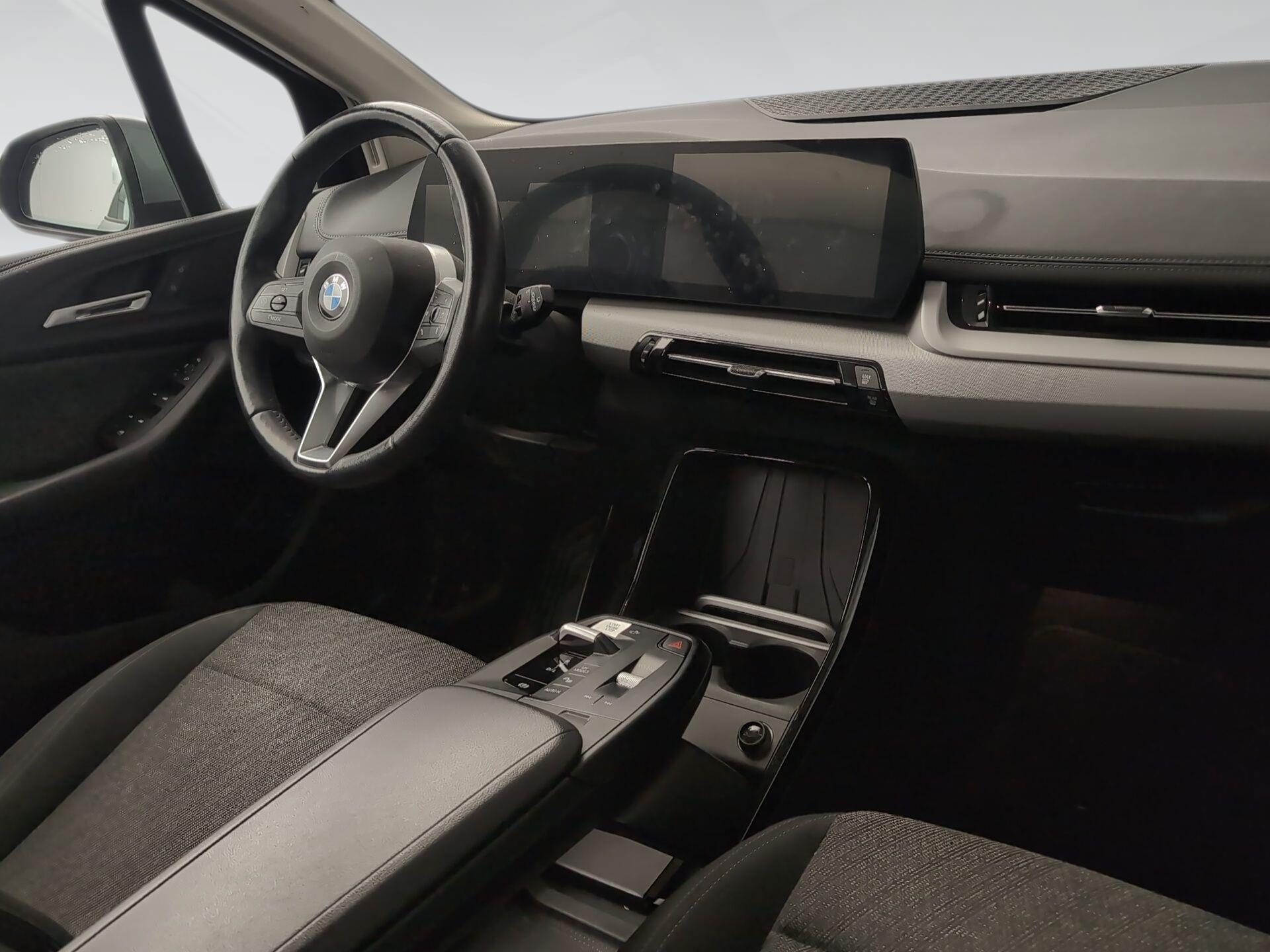 BMW Serie 2 218d Active Tourer color Gris. Año 2022. 110KW(150CV). Diésel. En concesionario Automotor Premium Fuengirola - Málaga de Málaga