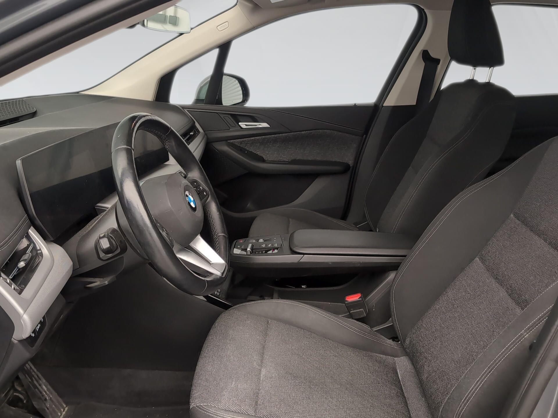 BMW Serie 2 218d Active Tourer color Gris. Año 2022. 110KW(150CV). Diésel. En concesionario Automotor Premium Fuengirola - Málaga de Málaga