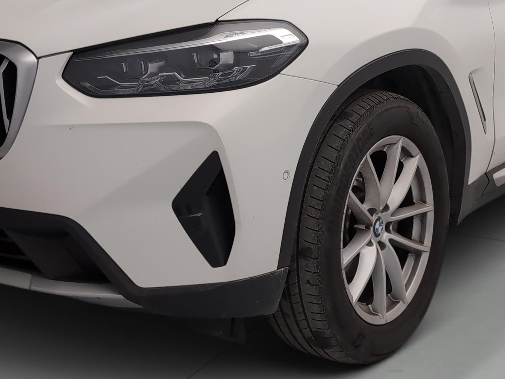 BMW X3 sDrive18d color Blanco. Año 2023. 110KW(150CV). Diésel. En concesionario Automotor Premium Velázquez - Málaga de Málaga