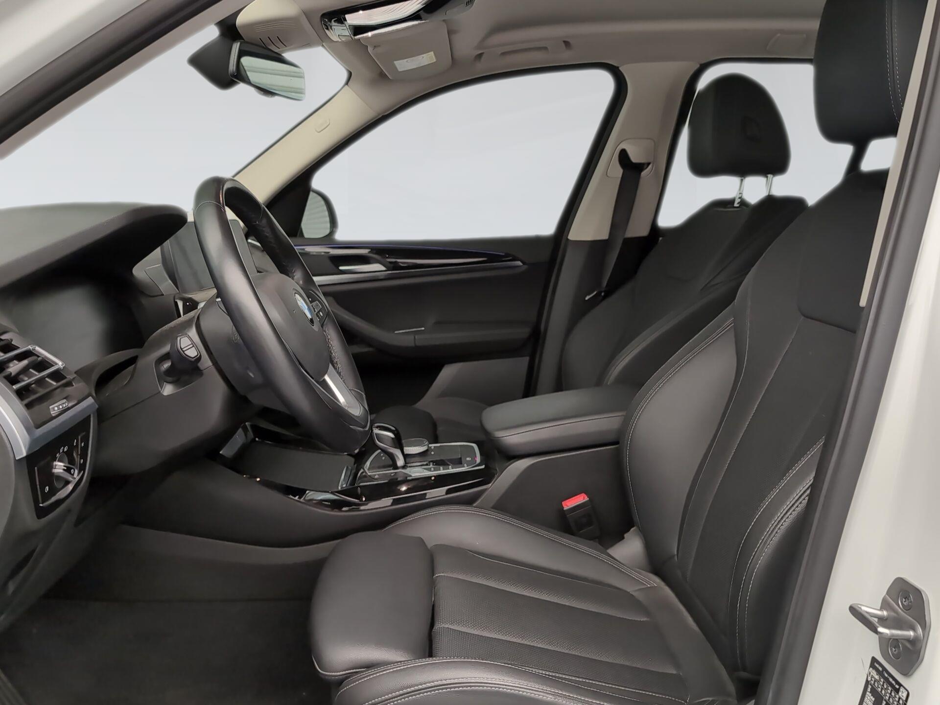 BMW X3 sDrive18d color Blanco. Año 2023. 110KW(150CV). Diésel. En concesionario Automotor Premium Velázquez - Málaga de Málaga