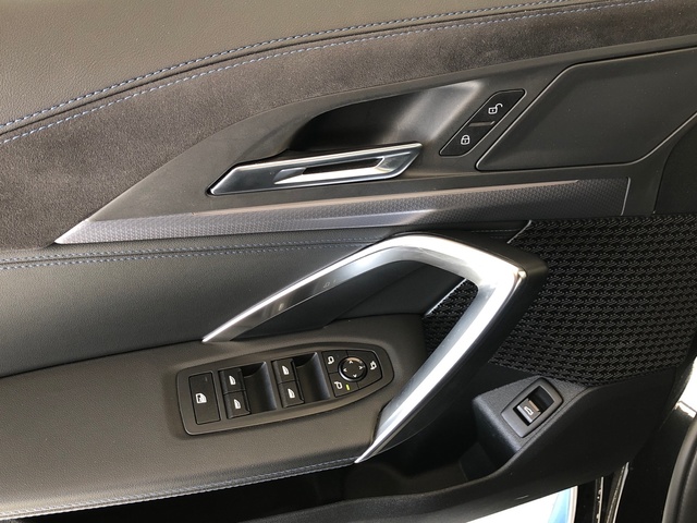 BMW X2 sDrive20d color Negro. Año 2025. 120KW(163CV). Diésel. En concesionario Vehinter Getafe de Madrid