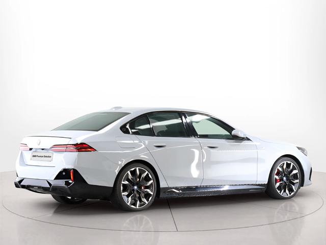 BMW i5 eDrive40 color Gris. Año 2023. 250KW(340CV). Elétrico. En concesionario BMW Group Portugal Outlet de Oeiras