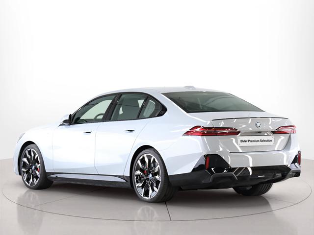 BMW i5 eDrive40 color Gris. Año 2023. 250KW(340CV). Elétrico. En concesionario BMW Group Portugal Outlet de Oeiras