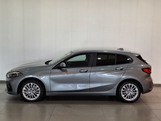 BMW Serie 1 118d color Gris. Año 2024. 110KW(150CV). Diésel. En concesionario Tormes Motor de Salamanca