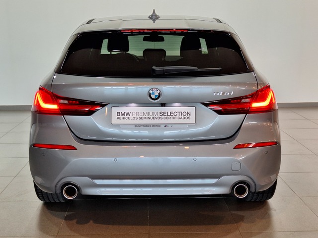 BMW Serie 1 118d color Gris. Año 2024. 110KW(150CV). Diésel. En concesionario Tormes Motor de Salamanca