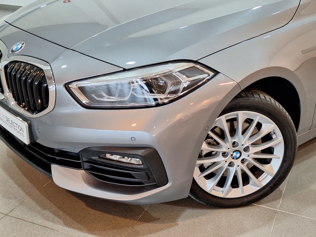 BMW Serie 1 118d color Gris. Año 2024. 110KW(150CV). Diésel. En concesionario Tormes Motor de Salamanca