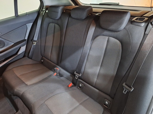 BMW Serie 1 118d color Gris. Año 2024. 110KW(150CV). Diésel. En concesionario Tormes Motor de Salamanca