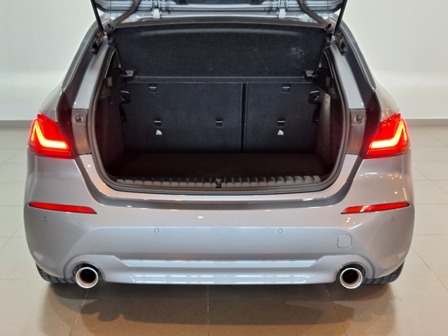BMW Serie 1 118d color Gris. Año 2024. 110KW(150CV). Diésel. En concesionario Tormes Motor de Salamanca