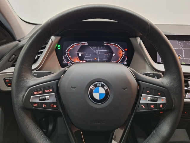 BMW Serie 1 118d color Gris. Año 2024. 110KW(150CV). Diésel. En concesionario Tormes Motor de Salamanca