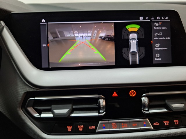 BMW Serie 1 118d color Gris. Año 2024. 110KW(150CV). Diésel. En concesionario Tormes Motor de Salamanca