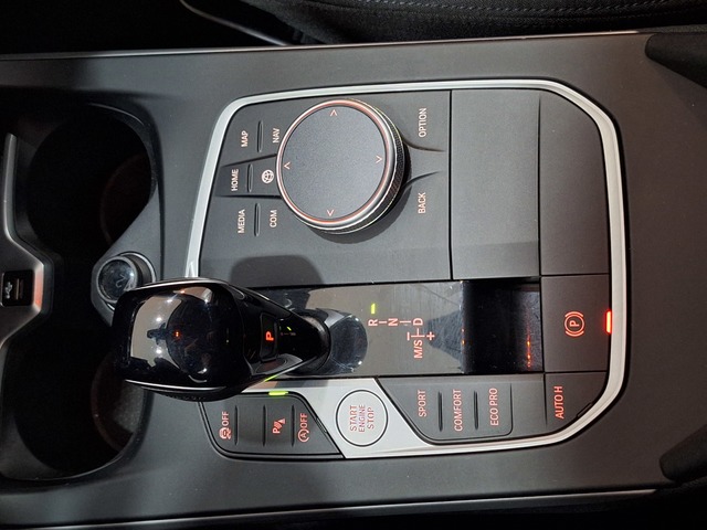 BMW Serie 1 118d color Gris. Año 2024. 110KW(150CV). Diésel. En concesionario Tormes Motor de Salamanca