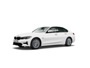 Fotos de BMW Serie 3 320e color Blanco. Año 2022. 150KW(204CV). Híbrido Electro/Gasolina. En concesionario Motri Motor Jaén de Jaén