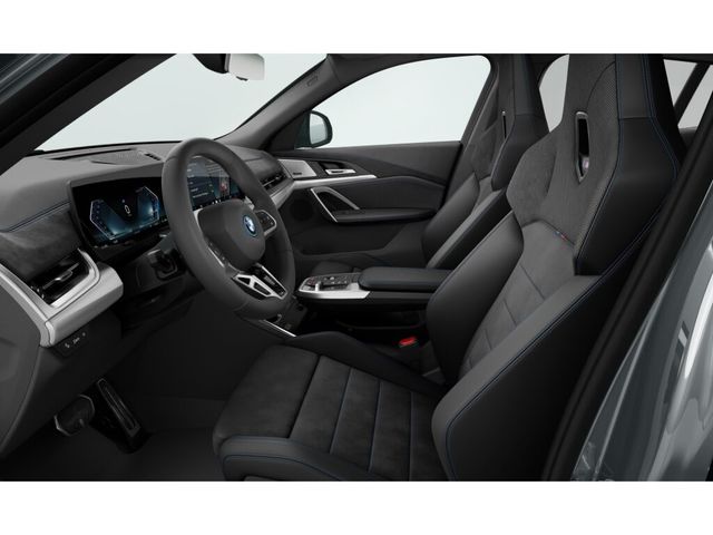 BMW iX2 eDrive20 color Gris. Año 2025. 150KW(204CV). Eléctrico. En concesionario Oliva Motor Girona de Girona