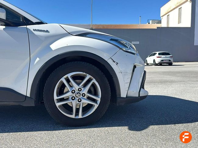 Foto 13 Toyota C-HR 1.8 125H Active 90 kW (122 CV)