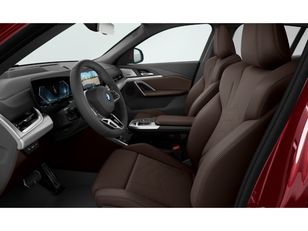 Fotos de BMW iX2 eDrive20 color Rojo. Año 2025. 150KW(204CV). Eléctrico. En concesionario Caetano Cuzco, Alcalá de Madrid