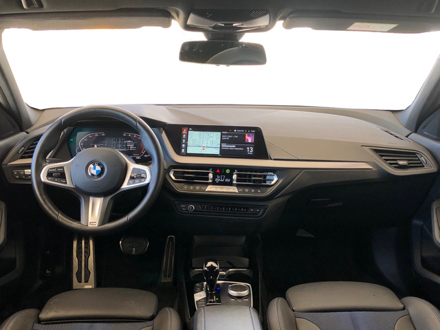 BMW Serie 1 118d color Gris. Año 2024. 110KW(150CV). Diésel. En concesionario Vehinter Alcorcón de Madrid