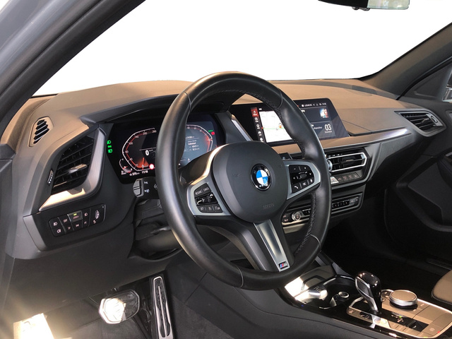 BMW Serie 1 118d color Gris. Año 2024. 110KW(150CV). Diésel. En concesionario Vehinter Alcorcón de Madrid