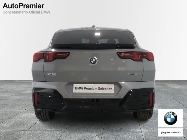 BMW X2 sDrive18d color Gris. Año 2025. 110KW(150CV). Diésel. En concesionario Auto Premier, S.A. - MADRID de Madrid