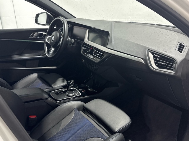 BMW Serie 1 118i color Blanco. Año 2021. 103KW(140CV). Gasolina. En concesionario Auto Premier, S.A. - ALCALÁ DE HENARES de Madrid