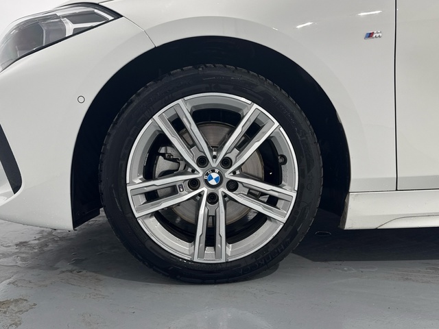 BMW Serie 1 118i color Blanco. Año 2021. 103KW(140CV). Gasolina. En concesionario Auto Premier, S.A. - ALCALÁ DE HENARES de Madrid