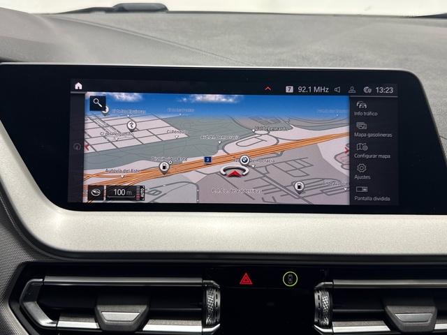 BMW Serie 1 118d color Negro. Año 2022. 110KW(150CV). Diésel. En concesionario Auto Premier, S.A. - MADRID de Madrid