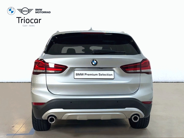 BMW X1 sDrive18d color Gris Plata. Año 2021. 110KW(150CV). Diésel. En concesionario Triocar Gijón (Bmw y Mini) de Asturias