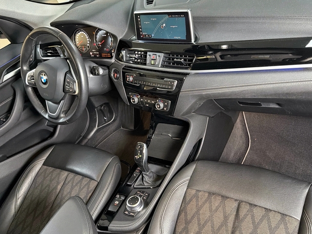 BMW X1 sDrive18d color Gris Plata. Año 2021. 110KW(150CV). Diésel. En concesionario Triocar Gijón (Bmw y Mini) de Asturias