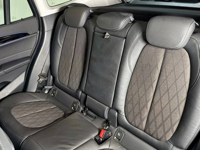 BMW X1 sDrive18d color Gris Plata. Año 2021. 110KW(150CV). Diésel. En concesionario Triocar Gijón (Bmw y Mini) de Asturias