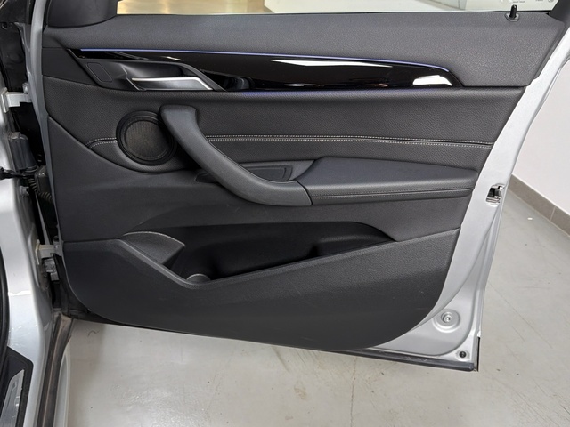 BMW X1 sDrive18d color Gris Plata. Año 2021. 110KW(150CV). Diésel. En concesionario Triocar Gijón (Bmw y Mini) de Asturias