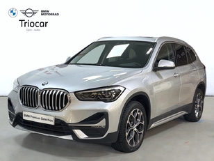 Fotos de BMW X1 sDrive18d color Gris Plata. Año 2021. 110KW(150CV). Diésel. En concesionario Triocar Gijón (Bmw y Mini) de Asturias