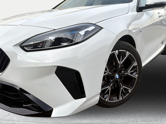 BMW Serie 1 120i color Blanco. Año 2025. 125KW(170CV). Gasolina. En concesionario Ilbira Motor | Granada de Granada