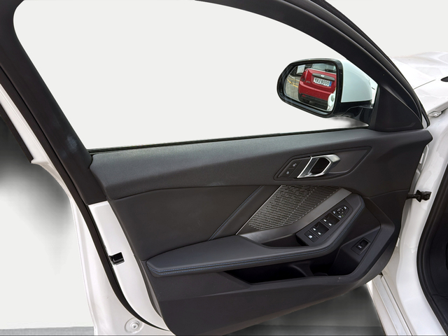 BMW Serie 1 120i color Blanco. Año 2025. 125KW(170CV). Gasolina. En concesionario Ilbira Motor | Granada de Granada