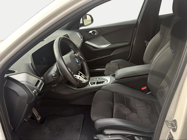 BMW Serie 1 120i color Blanco. Año 2025. 125KW(170CV). Gasolina. En concesionario Ilbira Motor | Granada de Granada