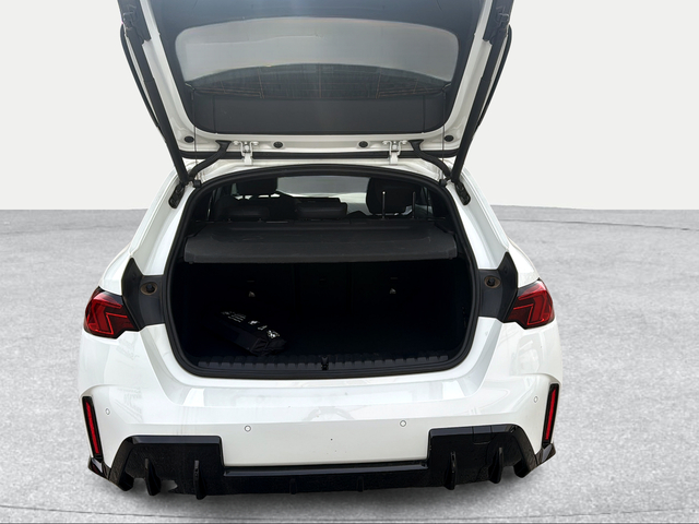 BMW Serie 1 120i color Blanco. Año 2025. 125KW(170CV). Gasolina. En concesionario Ilbira Motor | Granada de Granada