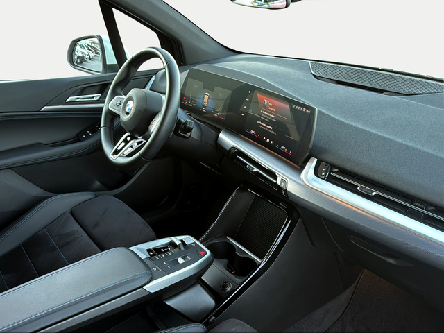 BMW Serie 2 218i Active Tourer color Blanco. Año 2024. 100KW(136CV). Gasolina. En concesionario Ilbira Motor | Granada de Granada