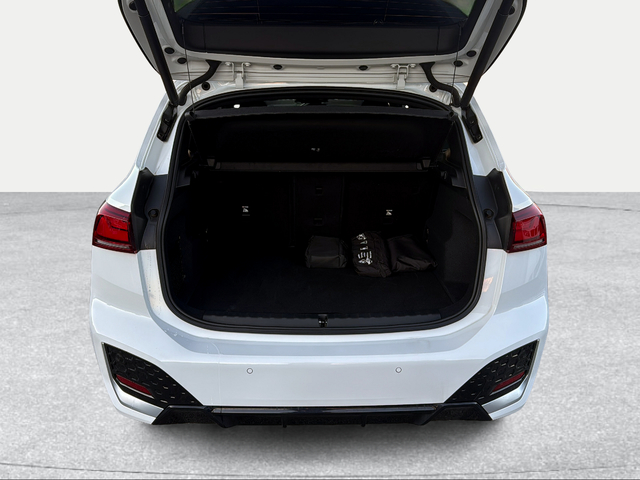 BMW Serie 2 218i Active Tourer color Blanco. Año 2024. 100KW(136CV). Gasolina. En concesionario Ilbira Motor | Granada de Granada