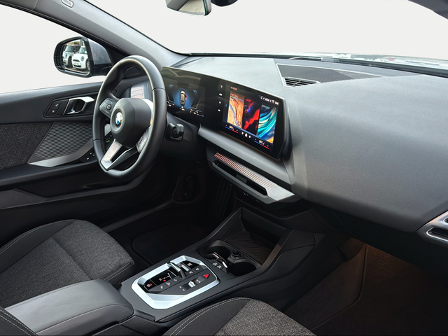 BMW Serie 1 120d color Gris. Año 2025. 120KW(163CV). Diésel. En concesionario Ilbira Motor | Granada de Granada