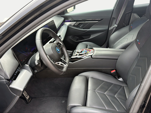 BMW Serie 5 530e color Negro. Año 2025. 220KW(299CV). Híbrido Electro/Gasolina. En concesionario Ilbira Motor | Granada de Granada