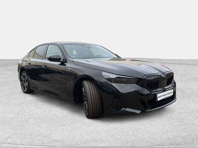 BMW Serie 5 530e color Negro. Año 2025. 220KW(299CV). Híbrido Electro/Gasolina. En concesionario Ilbira Motor | Granada de Granada