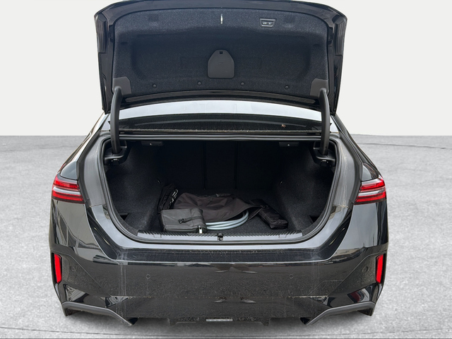 BMW Serie 5 530e color Negro. Año 2025. 220KW(299CV). Híbrido Electro/Gasolina. En concesionario Ilbira Motor | Granada de Granada