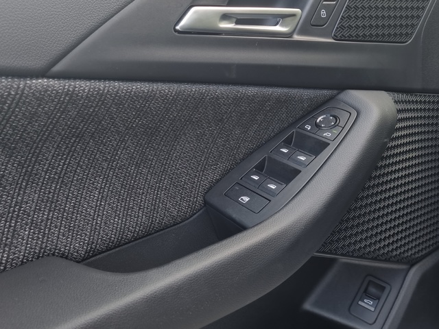 BMW Serie 2 218d Active Tourer color Blanco. Año 2023. 110KW(150CV). Diésel. En concesionario GANDIA Automoviles Fersan, S.A. de Valencia