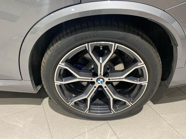 BMW X5 xDrive40d color Gris. Año 2024. 259KW(352CV). Diésel. En concesionario Automotor Costa, S.L.U. de Almería