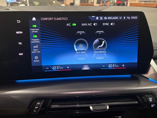 BMW Serie 2 218d Active Tourer color Gris. Año 2022. 110KW(150CV). Diésel. En concesionario Automotor Costa, S.L.U. de Almería