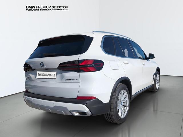BMW X5 xDrive50e color Blanco. Año 2025. 360KW(489CV). Híbrido Electro/Gasolina. En concesionario Automotor Premium Velázquez - Málaga de Málaga