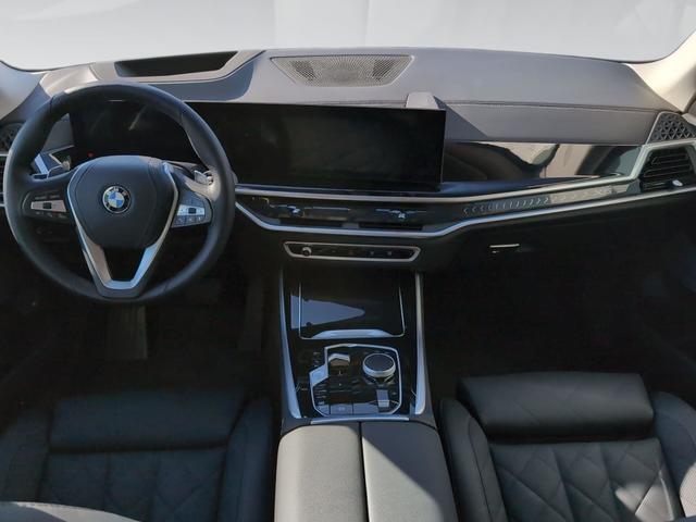 BMW X5 xDrive50e color Blanco. Año 2025. 360KW(489CV). Híbrido Electro/Gasolina. En concesionario Automotor Premium Velázquez - Málaga de Málaga