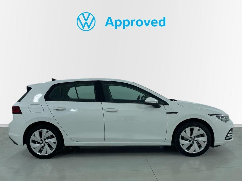 Volkswagen Golf 1.5 eTSI en Barcelona